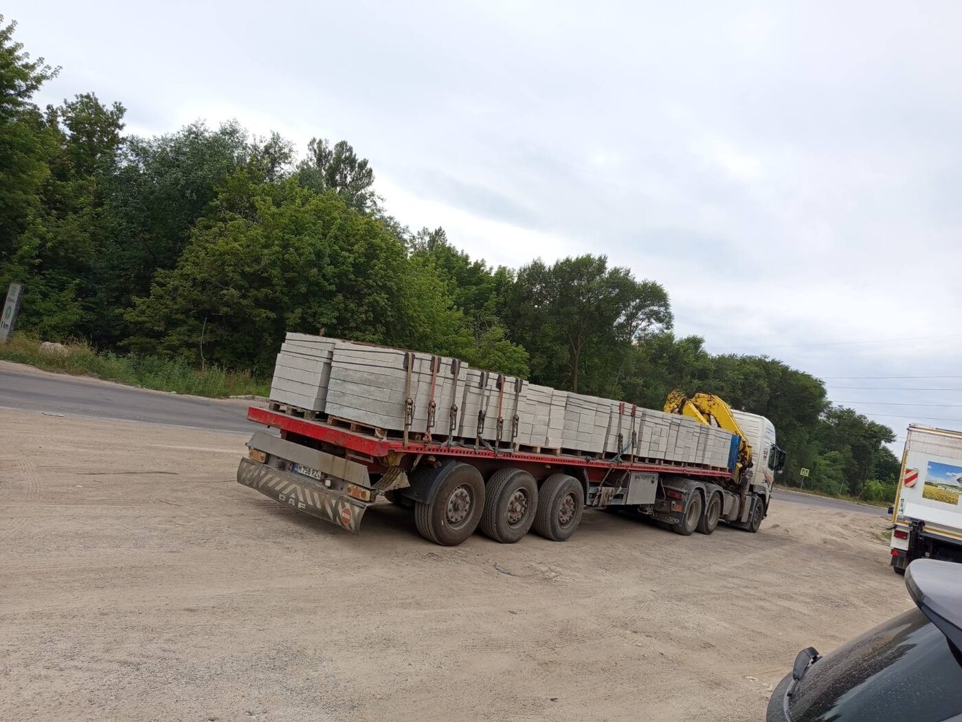 Camion cu paleți de blocuri BCA