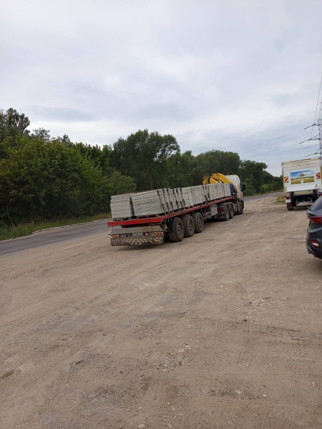 Plăci de beton pe trailer